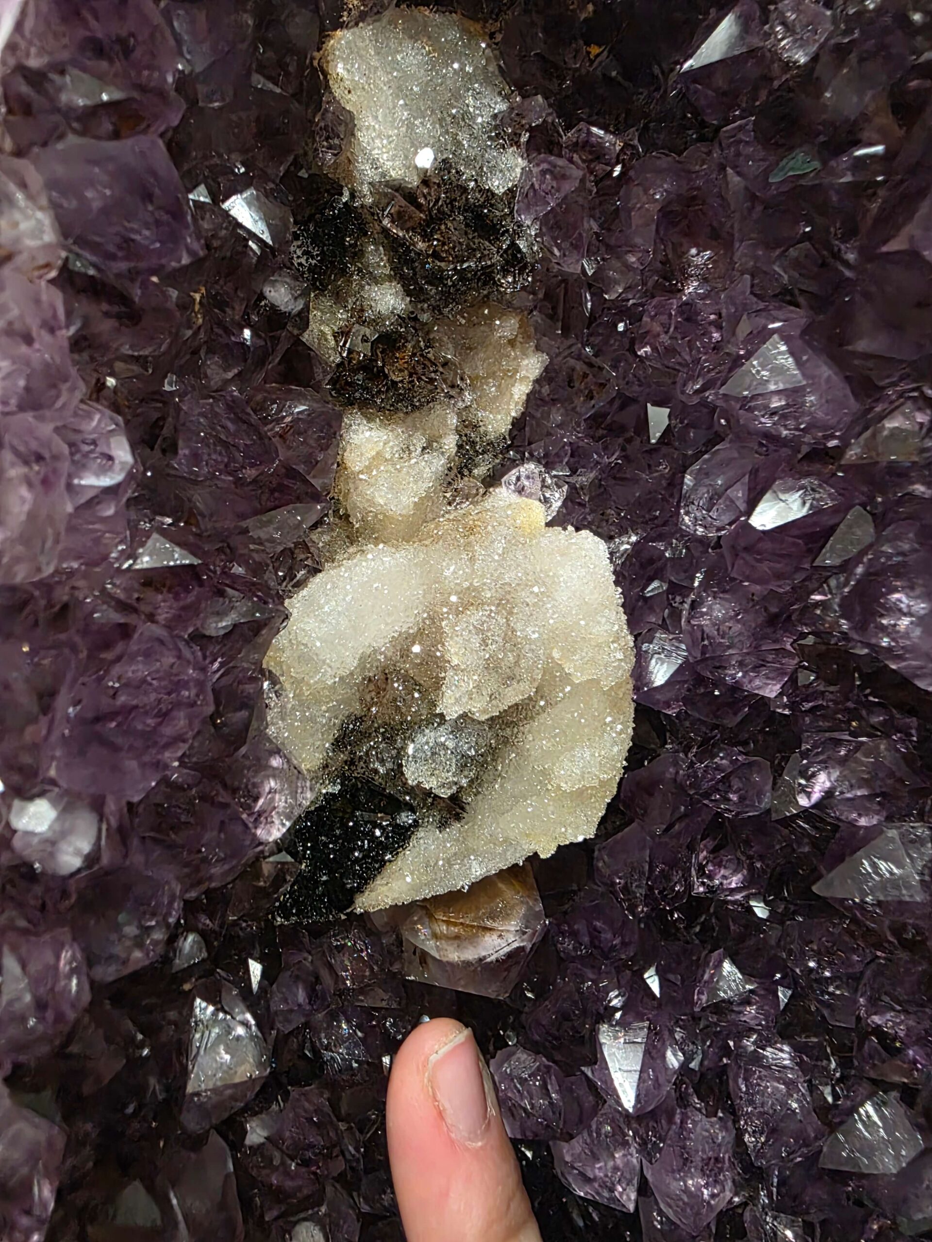 Tall Amethyst Crystal Geode 1189 Premium Queen Grade 17.03kg H59xW19xD13cm - Image 11