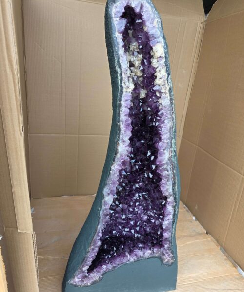 Very Tall Amethyst Crystal Geode 1219 Premium Queen Grade 116kg – H107xW46xD34cm - Image 4