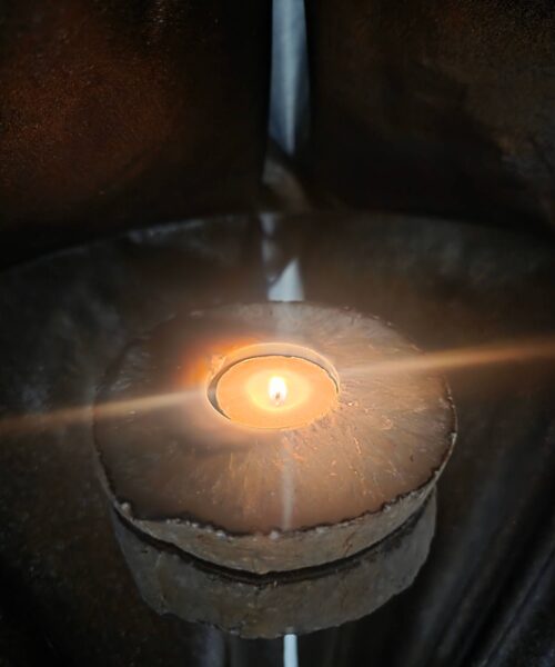 Large Natural Caramel - Natural Edge Agate Slice 1 Handpicked 401g H2xW11xD10.5cm Microcrystalline Quartz Tealight Candle Holder - Image 8