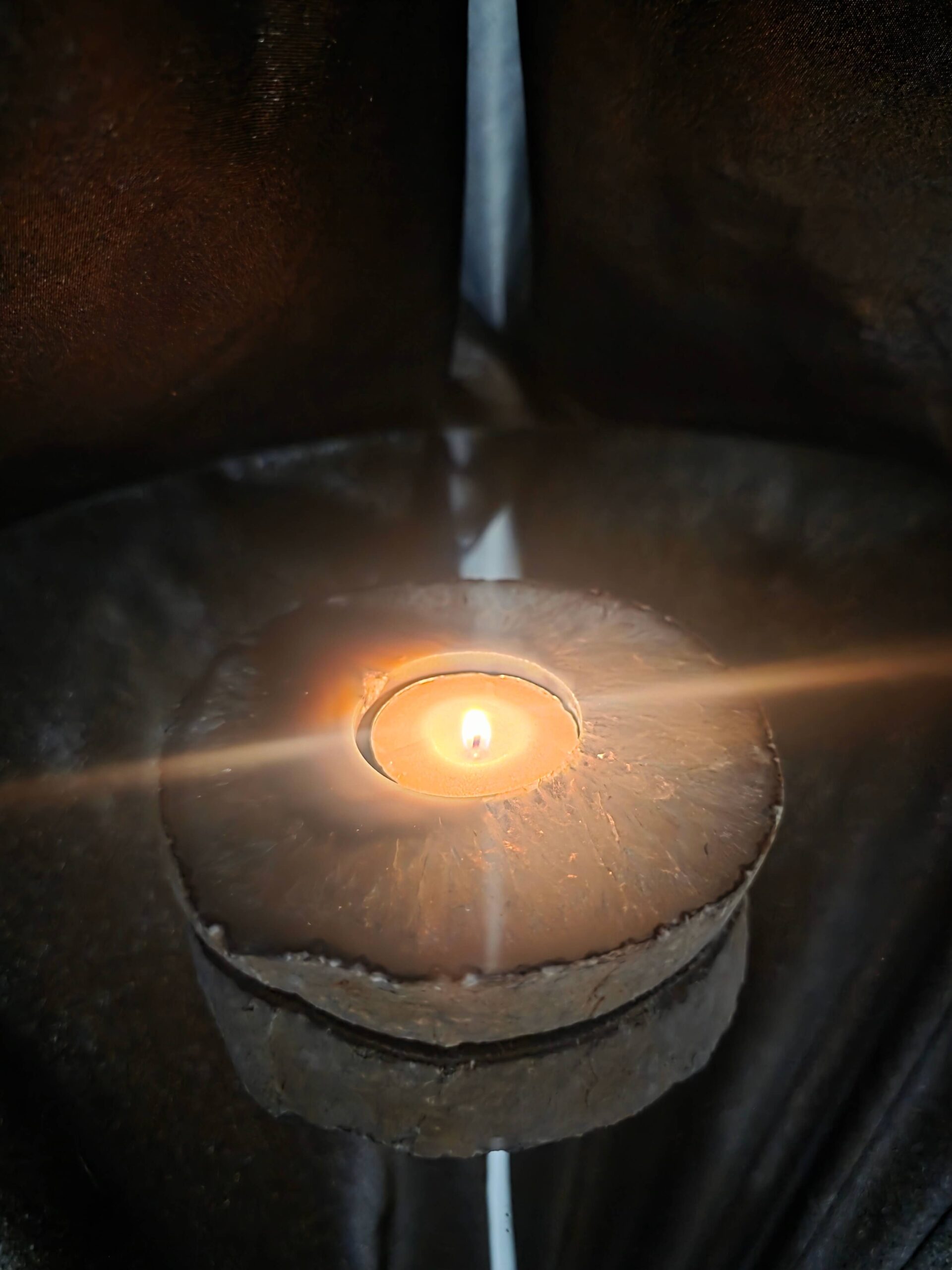 Large Natural Caramel - Natural Edge Agate Slice 1 Handpicked 401g H2xW11xD10.5cm Microcrystalline Quartz Tealight Candle Holder - Image 8