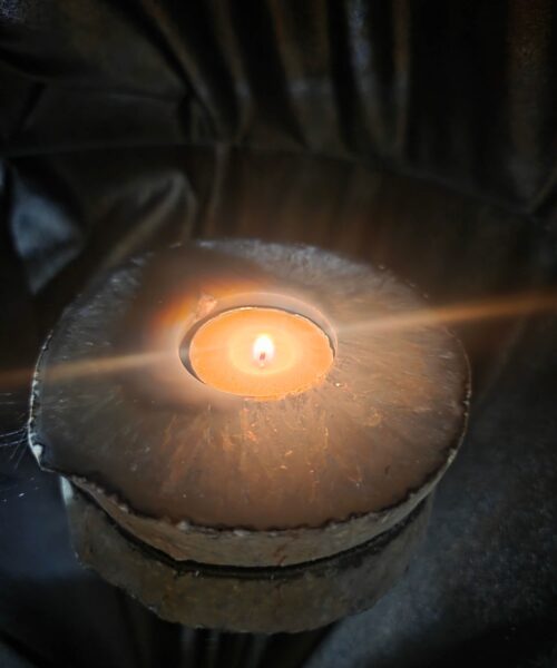 Large Natural Caramel - Natural Edge Agate Slice 1 Handpicked 401g H2xW11xD10.5cm Microcrystalline Quartz Tealight Candle Holder - Image 9