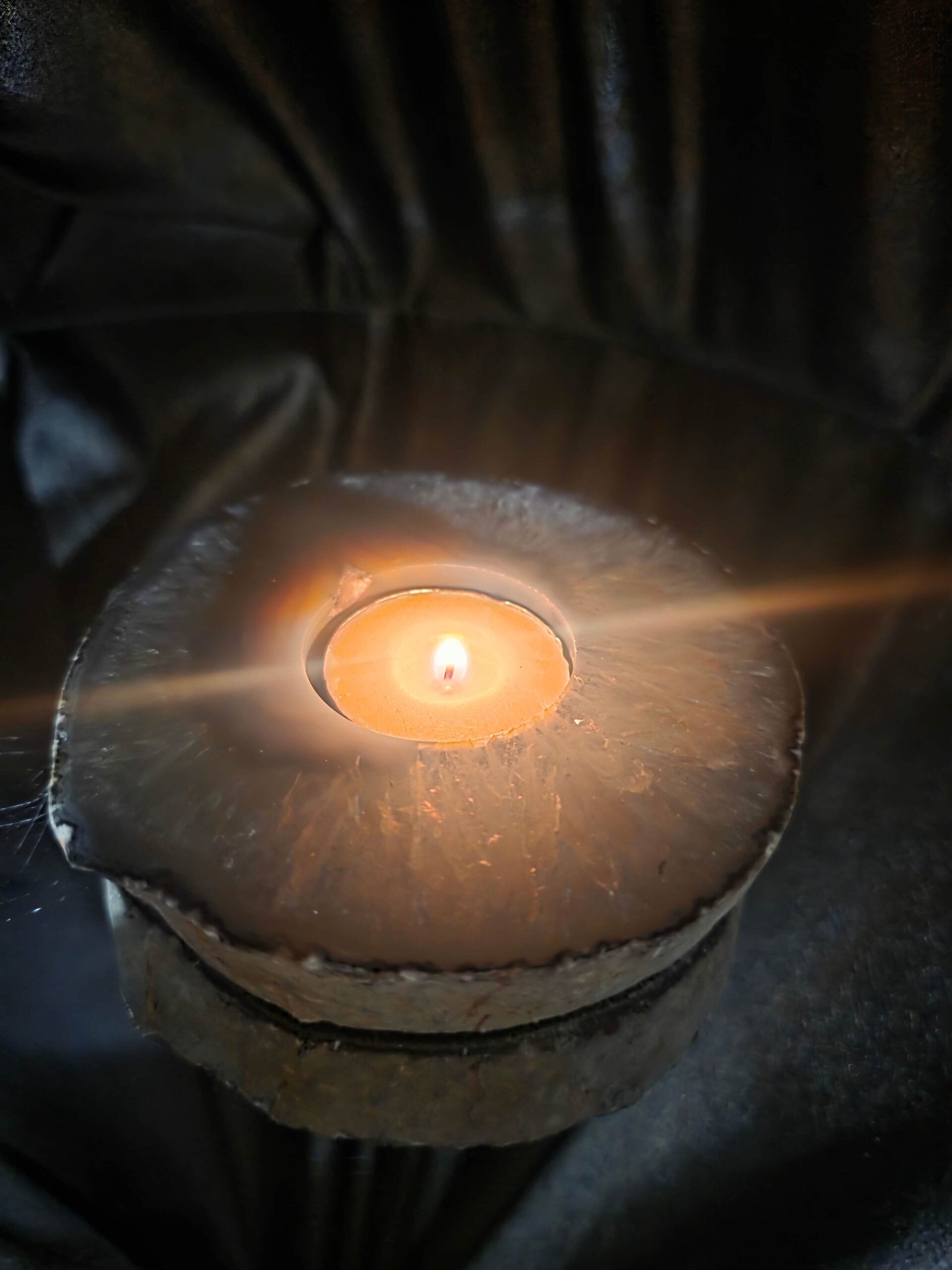 Large Natural Caramel - Natural Edge Agate Slice 1 Handpicked 401g H2xW11xD10.5cm Microcrystalline Quartz Tealight Candle Holder - Image 9