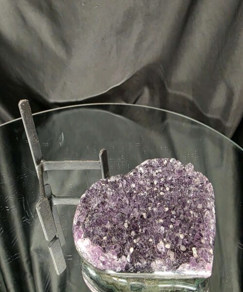 Amethyst Heart on Stand 10 Purple Quartz Geode Crystal Gift 598g - H10xW12xD6cm - Image 3