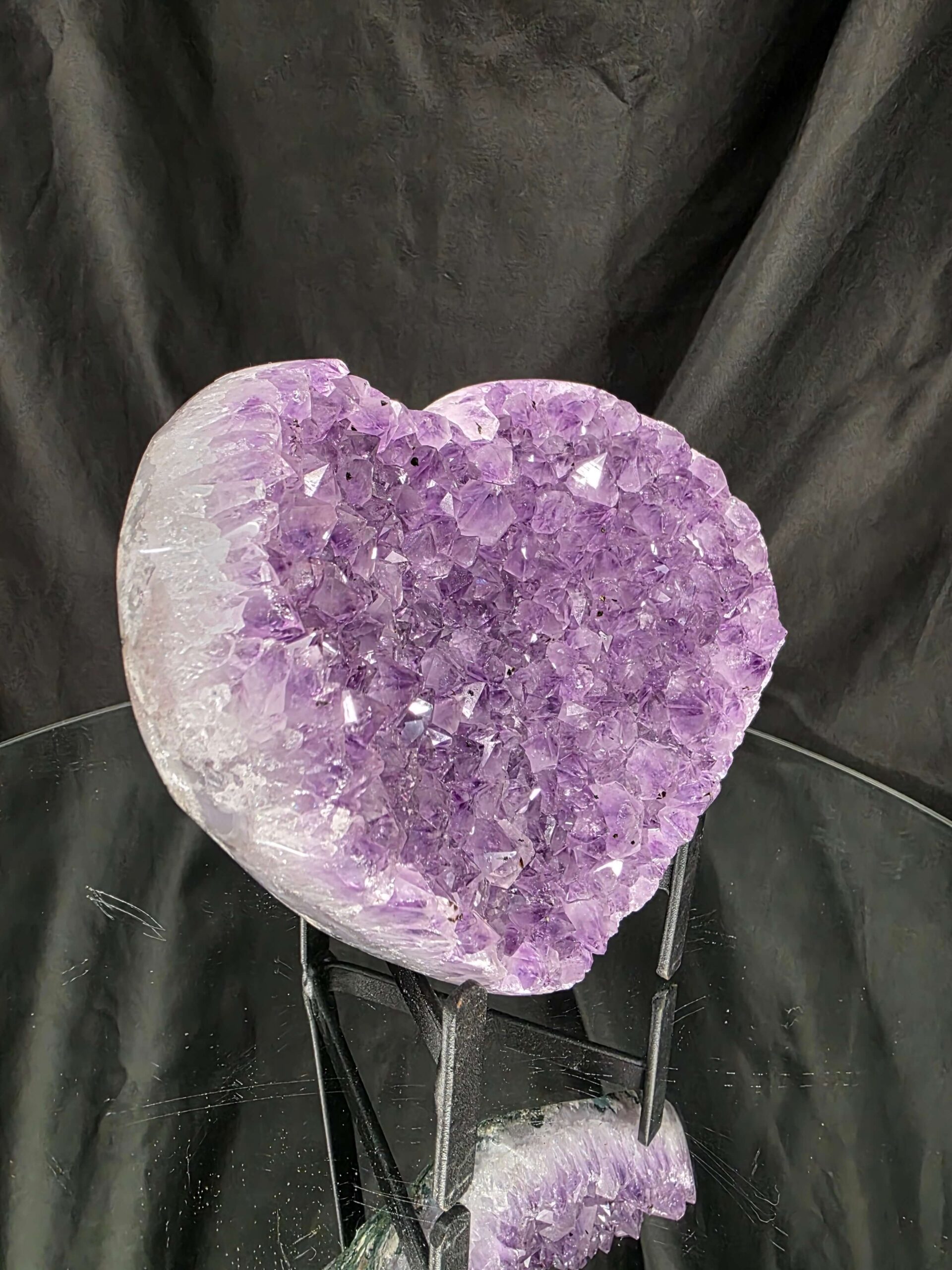 Amethyst Heart on Stand 12 Purple Quartz Geode Crystal Gift 1.243g - H15xW17xD10cm - Image 3