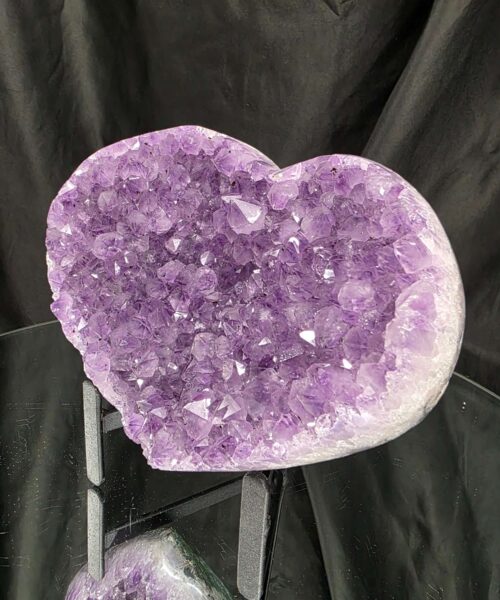 Amethyst Heart on Stand 12 Purple Quartz Geode Crystal Gift 1.243g - H15xW17xD10cm - Image 4