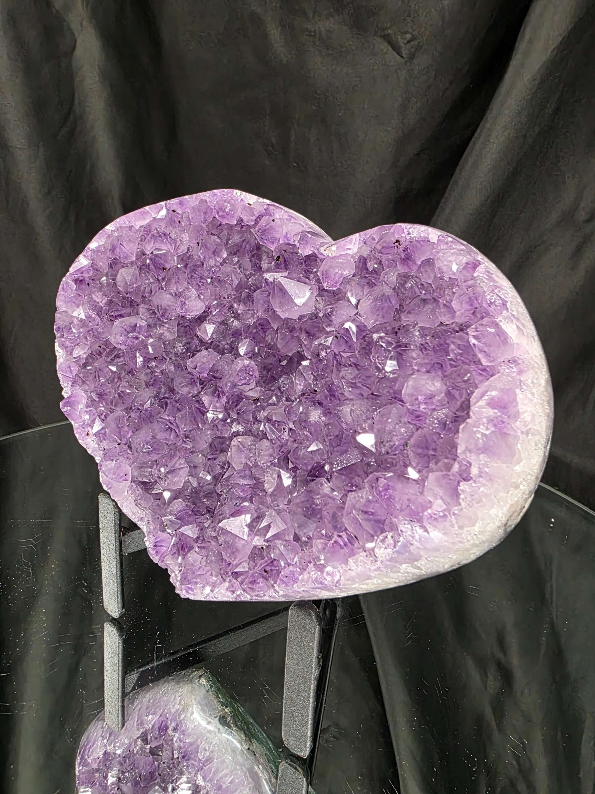Amethyst Heart on Stand 12 Purple Quartz Geode Crystal Gift 1.243g - H15xW17xD10cm - Image 4