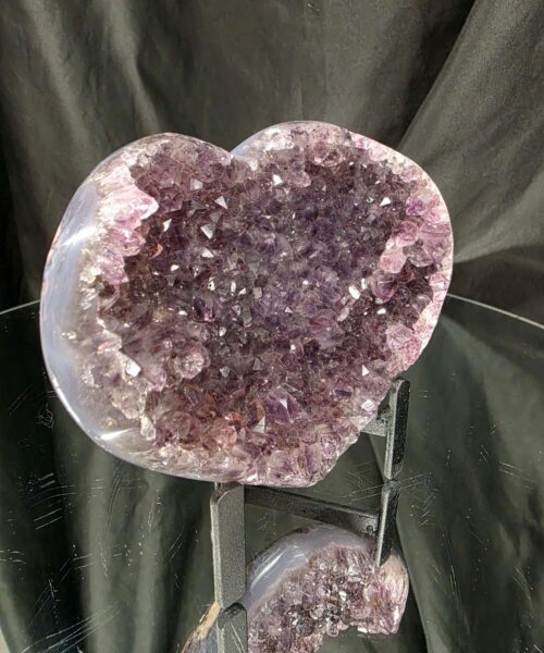 Amethyst Heart on Stand 15 Purple Quartz Geode Crystal Gift 704g - H12xW13xD6cm - Image 3