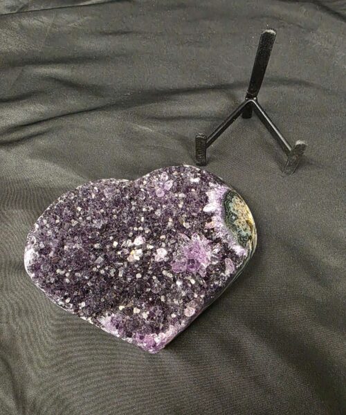 Amethyst Heart on Stand 18 Purple Quartz Geode Crystal Gift 1.044g - H13xW16xD6cm - Image 4