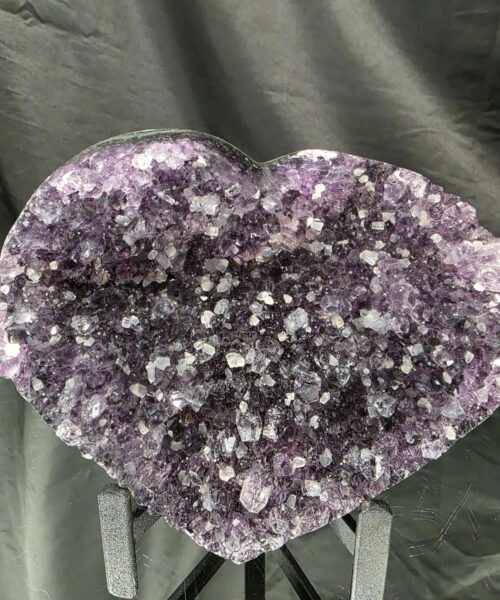 Amethyst Heart on Stand 19 Purple Quartz Geode Crystal Gift 691g - H13xW15xD6cm - Image 4