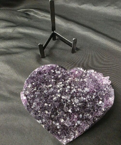 Amethyst Heart on Stand 19 Purple Quartz Geode Crystal Gift 691g - H13xW15xD6cm - Image 3