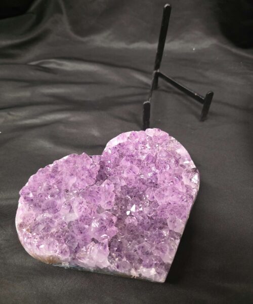 Huge Amethyst Heart on Stand 22 Purple Quartz Geode Crystal Gift 1.552g - H15xW19xD10cm - Image 4