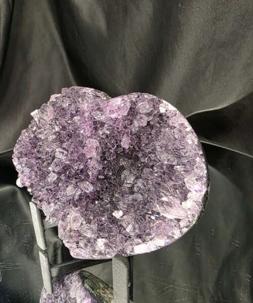 Amethyst Heart on Stand 9 Purple Quartz Geode Crystal Gift 559g - H11xW13xD6cm - Image 8