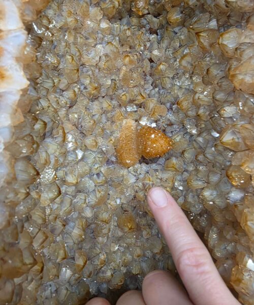 Very Tall Citrine Geode PAIR 604-605 Crystal Cluster Druzy Premium Grade 91kg each H120xW33xD23cm - Image 8